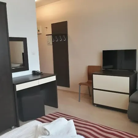 Apartman Raja - *